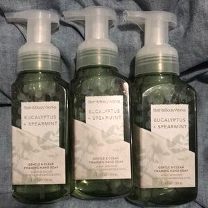 White Barn / Bath & Body Works- Eucalyptus + Spearmint